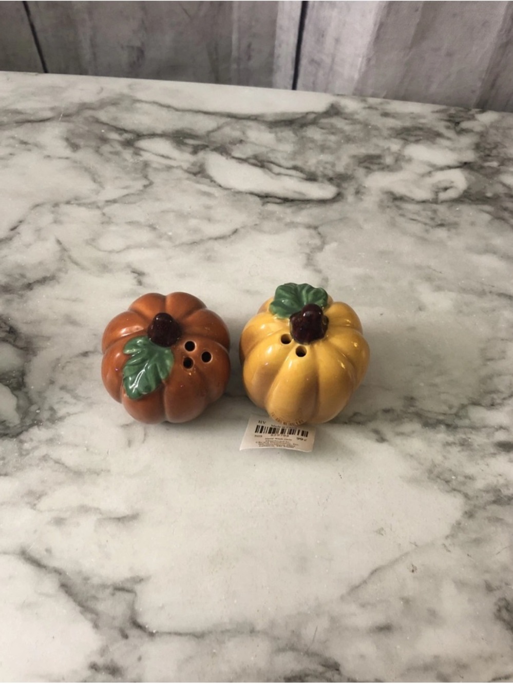Cracker Barrel mini NWT Pumpkin Salt and Pepper Shakers - Orange & Yellow
